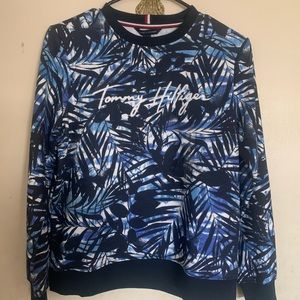 Be with tags, s/p Tommy Hilfiger sweater. Perfect for those cold days.